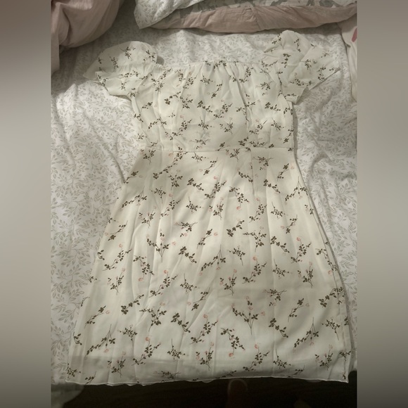 BRAND NEW. NEVER WORN. Floral white dress - Picture 3 of 3